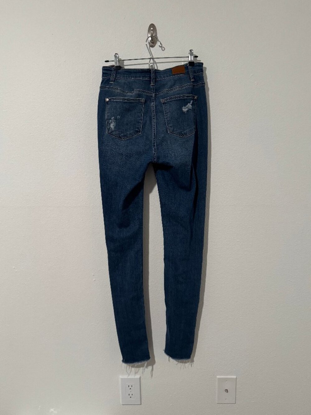 Judy Blue High Rise Button Fly Destructed Medium Wash Jeans Size 7/28 (28x32) - Picture 6 of 13